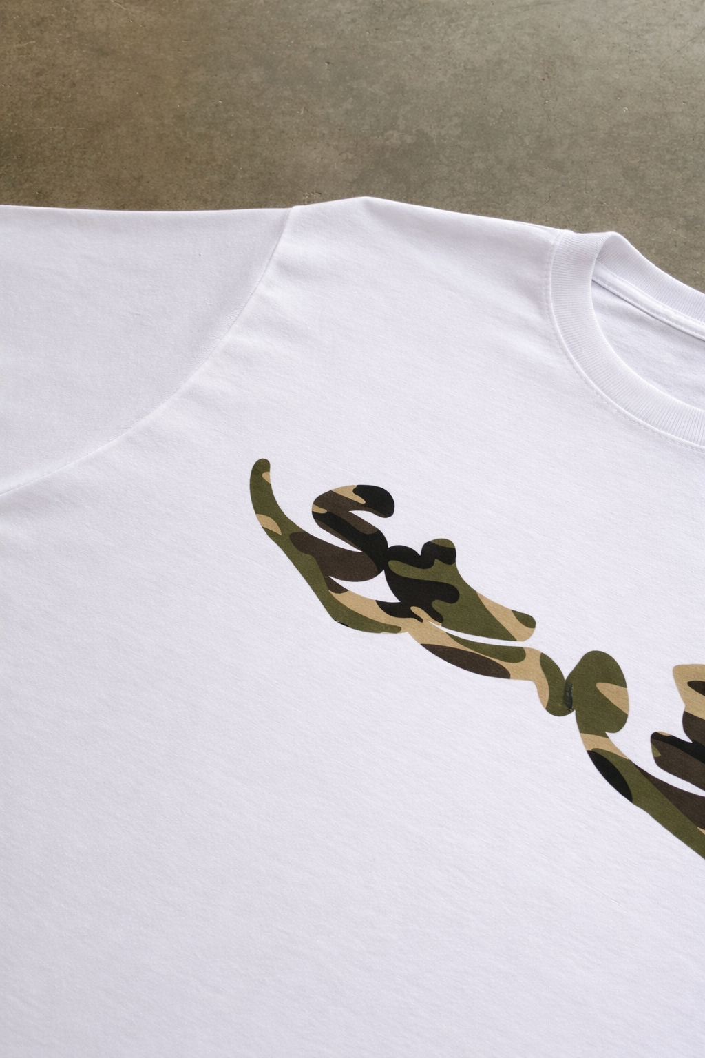 tee "camo" blanc